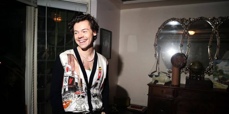 How Tim Walker Convinced Harry Styles to Pose Naked - www.wmagazine.com - Britain