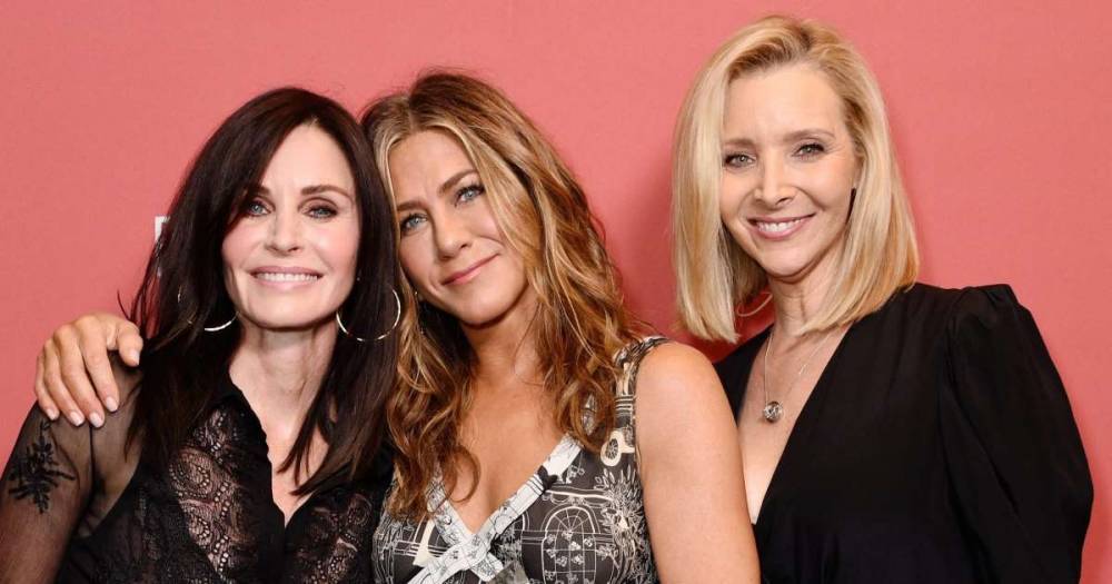Jennifer Aniston misses Critics' Choice Awards, has a 'Friends' reunion with Courteney Cox, Lisa Kudrow - www.msn.com