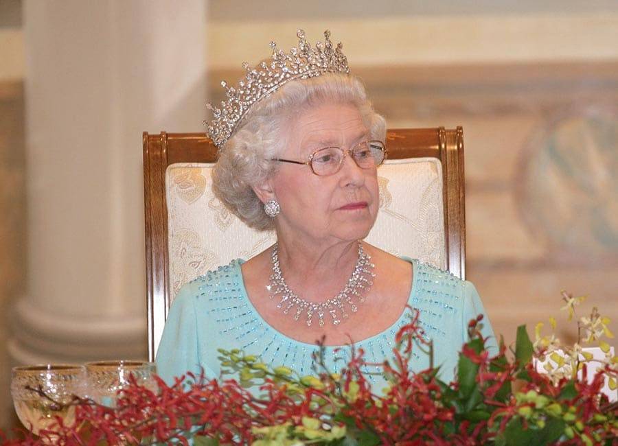 Queen pushes Harry and Meghan for ‘final decision’ about royal roles - evoke.ie