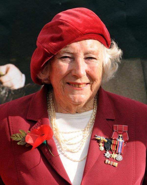 Dame Vera Lynn portrait goes on display at the Royal Albert Hall - www.breakingnews.ie - Britain - county Ross - Norway