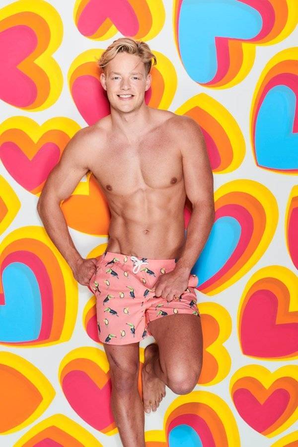 Love Island gets more than 200 complaints over ‘trophy hunter’ Ollie Williams - www.breakingnews.ie
