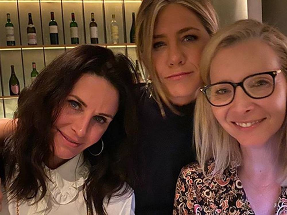 'Friends' stars Jennifer Aniston, Courteney Cox and Lisa Kudrow post reunion selfie - torontosun.com