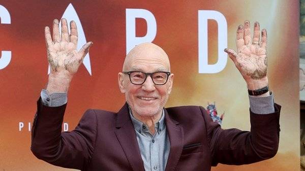 Sir Patrick Stewart cements his place in Hollywood - www.breakingnews.ie - China