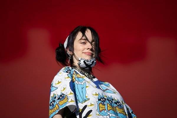 Everything you need to know about new Bond singer Billie Eilish - www.breakingnews.ie