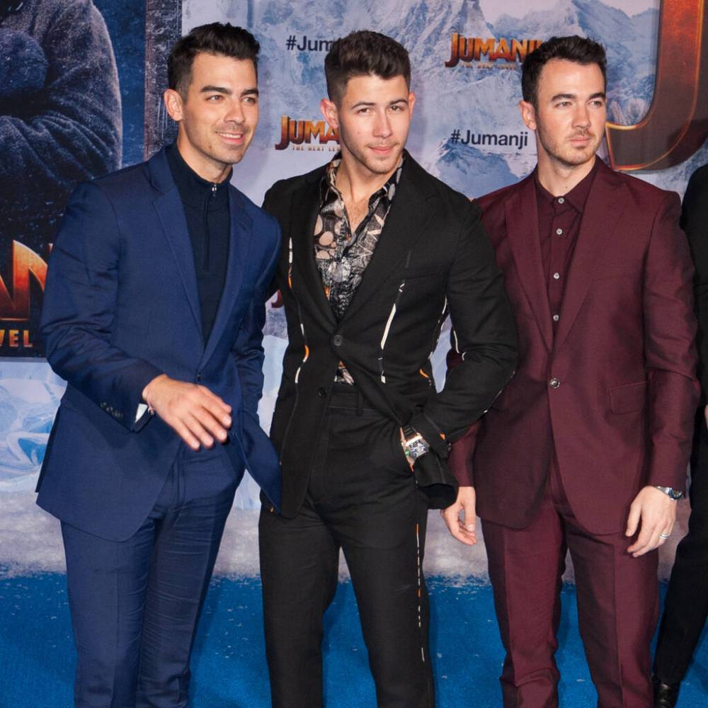 Jonas Brothers praised by the Kardashians after recreating siblings’ most famous fight - www.peoplemagazine.co.za