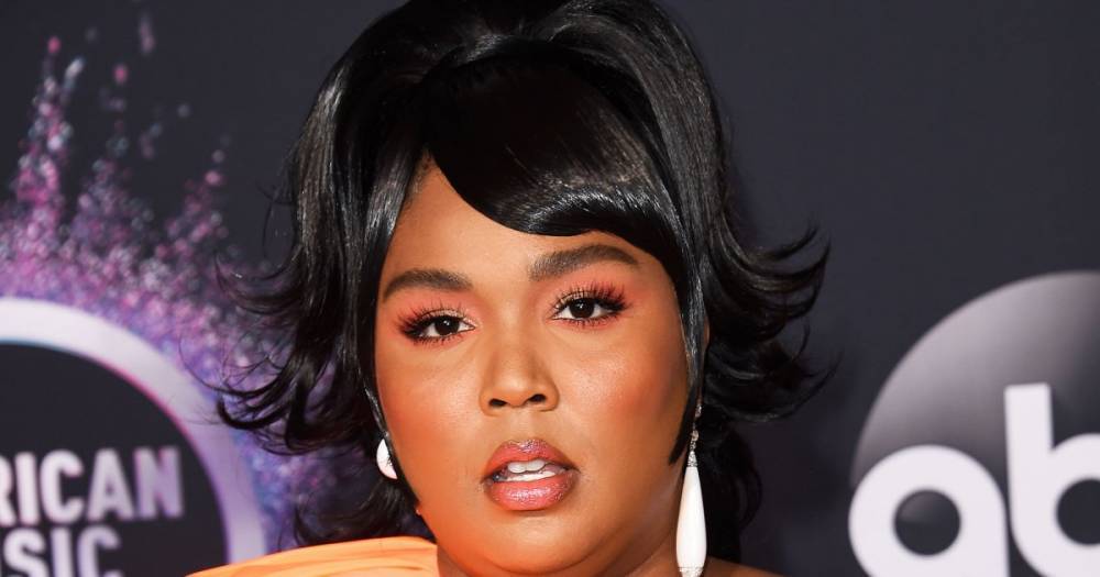 Lizzo Has a Mary Poppins Moment Pulling Random Items Out of a Tiny Purse and It’s Hilarious - www.usmagazine.com