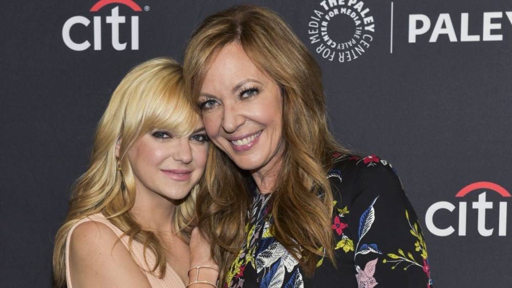 Allison Janney Says Anna Faris Is Engaged: 'I Saw the Ring' - www.etonline.com - Los Angeles