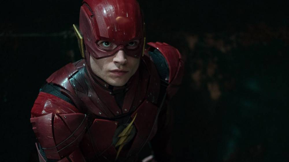 Ezra Miller's Flash Makes a Surprise Appearance in 'Crisis on Infinite Earths' Shocker - www.etonline.com