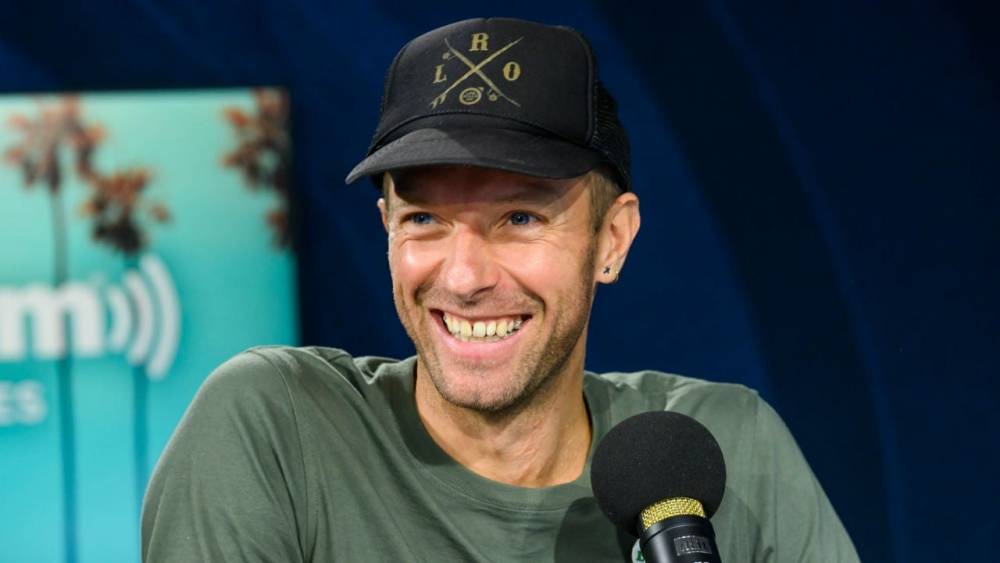 Chris Martin Surprised Daughter Apple Martin at Her First Job and She Was Mortified - www.etonline.com