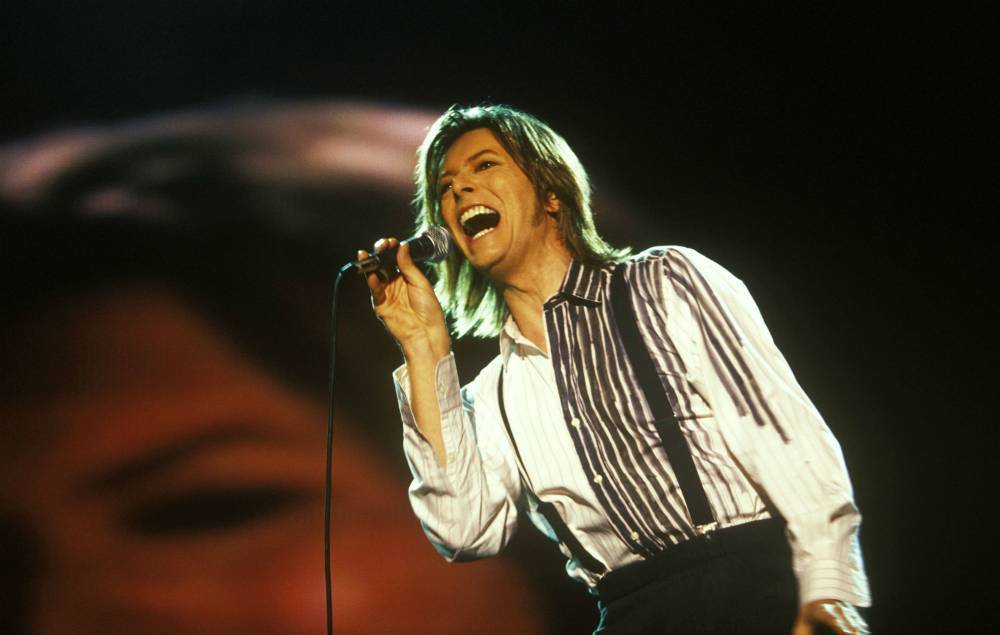 Watch David Bowie strike some “iconic movements” in previously unseen footage - www.nme.com - county Martin
