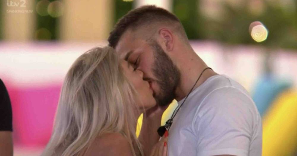 Paige Turley snogs new man just a day after Ollie leaves the Love Island villa - www.dailyrecord.co.uk - Scotland