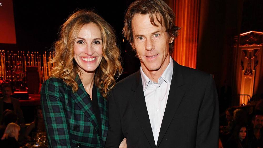 Julia Roberts, husband Daniel Moder make rare public appearance together to support Sean Penn's charity event - www.foxnews.com - Los Angeles