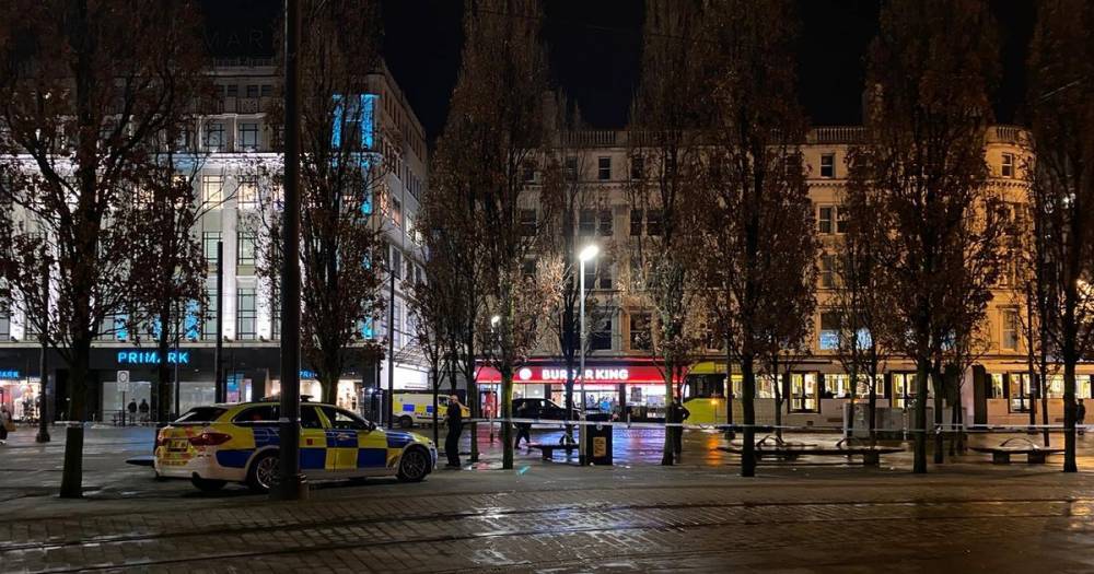 Teenager taken to hospital after being attacked with broken bottle in Piccadilly Gardens - www.manchestereveningnews.co.uk