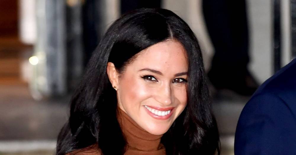Duchess Meghan Spotted Smiling as She Drives to Pick Up Friend From the Airport in Canada - www.usmagazine.com - Canada