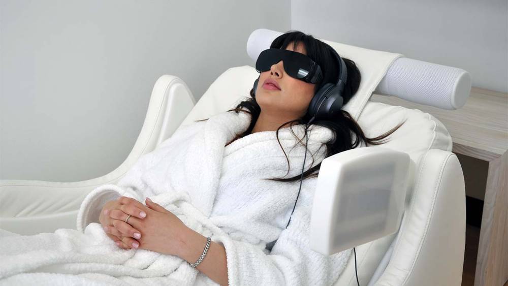 A Massage for the Brain? 3 Spas Treating Stress With Advanced Technology - www.hollywoodreporter.com - Hawaii