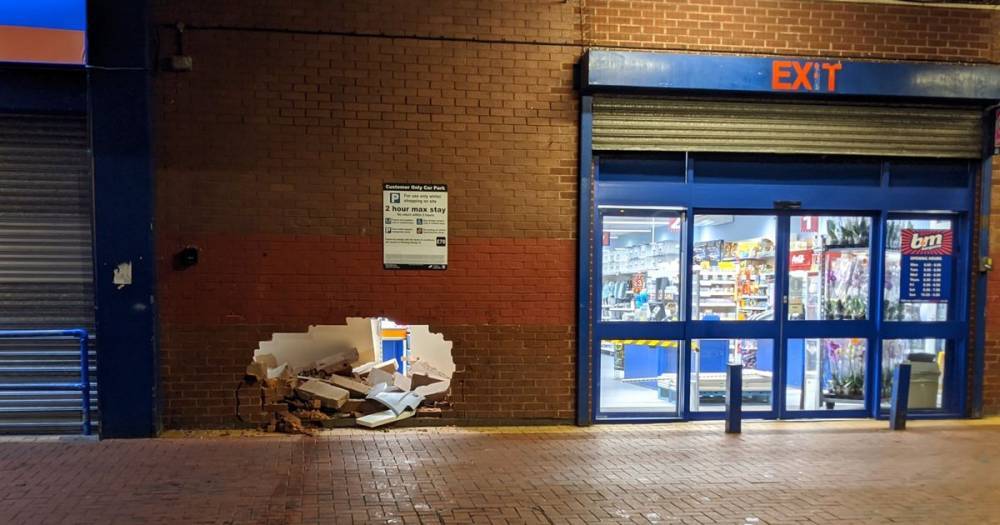 Car leaves huge hole in wall after smashing into B&amp;M Bargains - www.manchestereveningnews.co.uk - Manchester