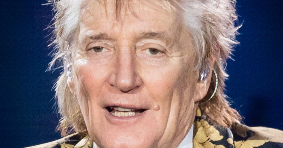 Rod Stewart rings in the New Year with wife Penny Lancaster and six of his children - www.msn.com - London