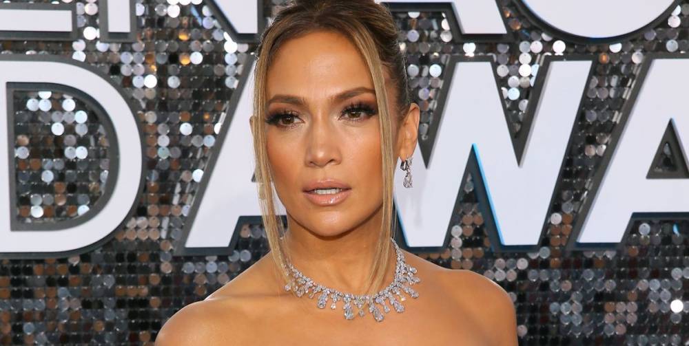 Jennifer Lopez Wore a Stunning Diamond Necklace With an Off-the-Shoulder Dress at the SAG Awards - www.elle.com