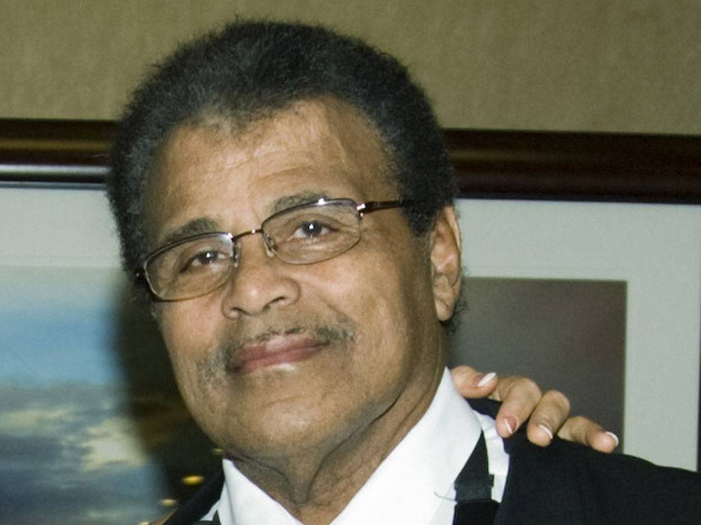Dwayne Johnson's dad Rocky died from 'massive heart attack' - torontosun.com