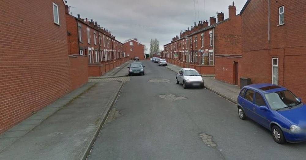 Man seriously injured, another stabbed and four arrested after 'violent incident' in the street in Bolton - www.manchestereveningnews.co.uk