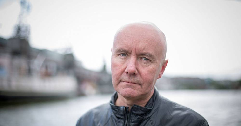 Trainspotting author Irvine Welsh told off for swearing in 'f****** joke' Twitter row over fuel bill - www.dailyrecord.co.uk