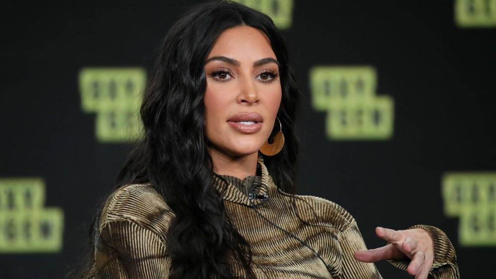 North West Paints Her Younger Siblings' Faces Like the 'It' Clown, Ruins Kim Kardashian's Couch - www.etonline.com - Chicago