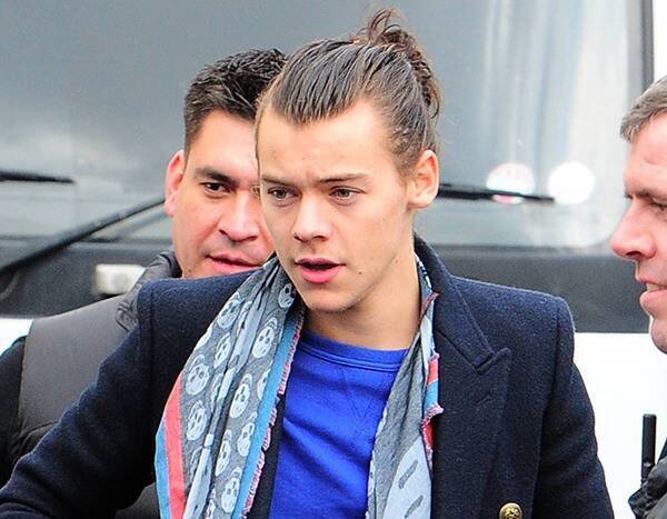 Harry Styles' Doppelgänger Works at Starbucks and the Internet Can't Calm Down - www.eonline.com