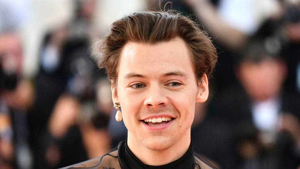 We Think Harry Styles Has a Secret Twin He’s a Starbucks Barista Named Sean - stylecaster.com