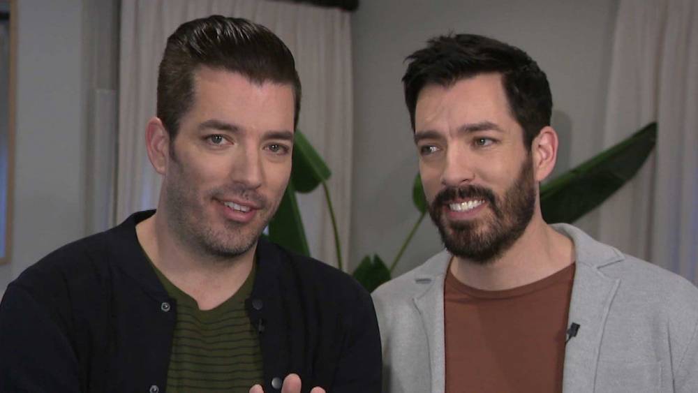 'Property Brothers' Jonathan Scott Talks 'Incredible' Love With Zooey Deschanel and If They’ll Wed (Exclusive) - www.etonline.com