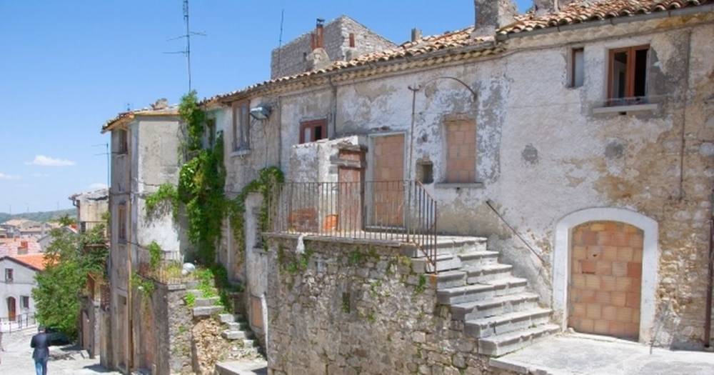 This picturesque Italian town is selling houses for just 85p - www.manchestereveningnews.co.uk - Italy - city Naples
