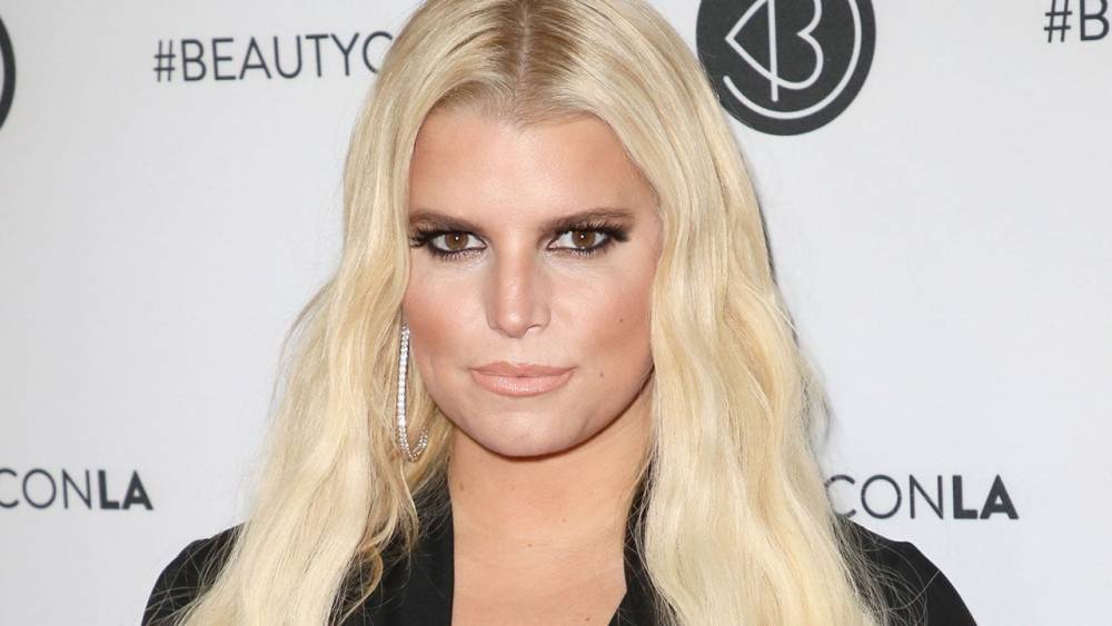 Jessica Simpson's Memoir Details Childhood Sexual Abuse and Battle With 'Drinking and Pills' - www.etonline.com