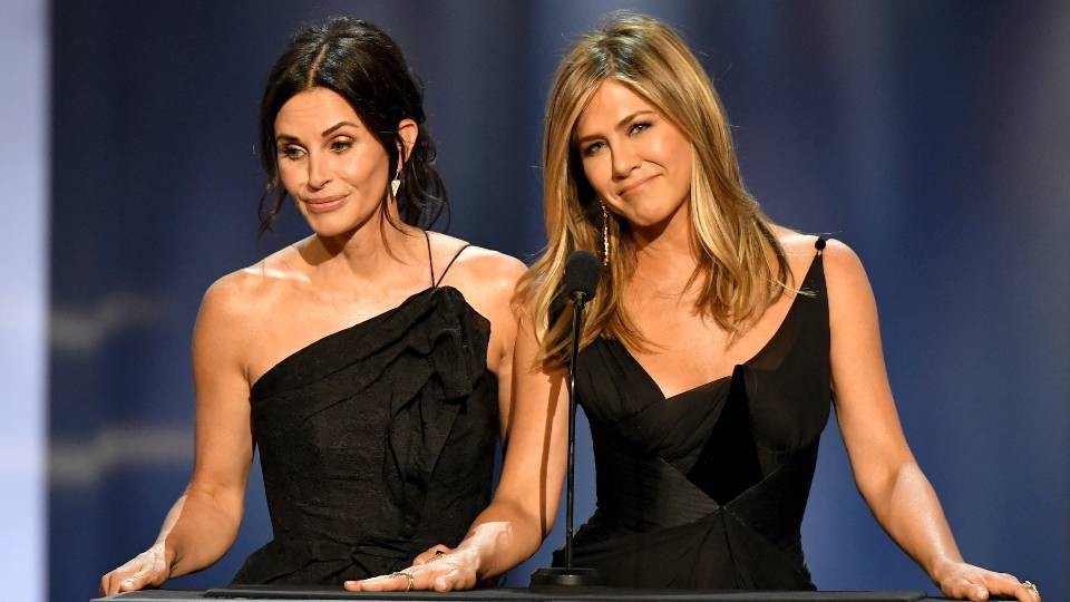 Courteney Cox Just Reacted to Rumors About Jennifer Aniston Brad Pitt Being in ‘Love’ - stylecaster.com