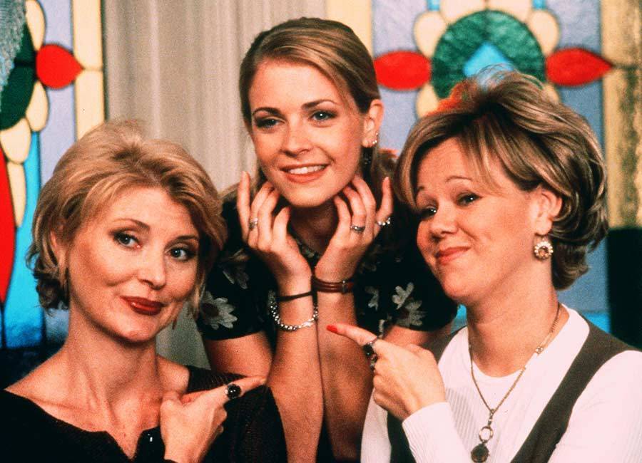 Sabrina The Teenage Witch cast reunites for major ’90s throwback - evoke.ie - county Hart - state Oregon