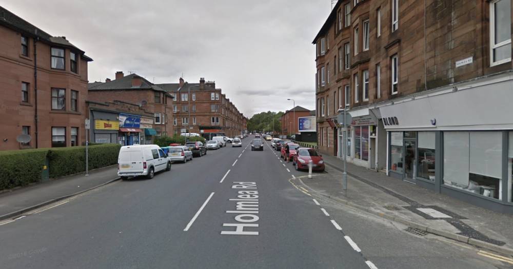 Man rushed to hospital after being hit by car in Glasgow - www.dailyrecord.co.uk - Scotland