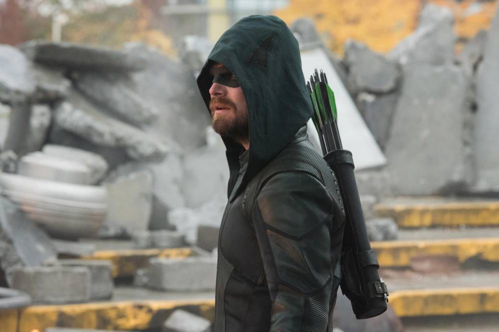 Arrow's Stephen Amell Says His Crisis on Infinite Earths Death Was Frustrating to Film - www.tvguide.com