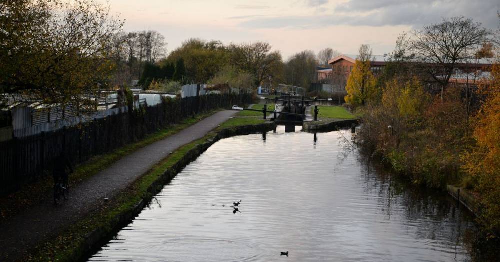Teenage boy in hospital after being pulled from the canal in Droylsden - www.manchestereveningnews.co.uk - Manchester