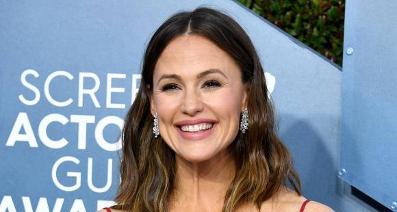 Jennifer Garner jokes 'no one swipes' on her Tinder profile in an epic post; Check it out - www.pinkvilla.com