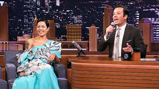 Halsey Plays Google Translate Songs With Jimmy Fallon On ‘The Tonight Show’ — Watch - hollywoodlife.com