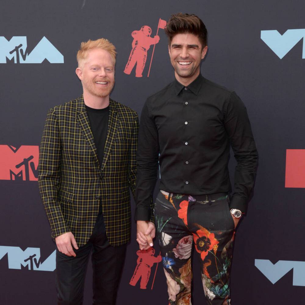 Jesse Tyler Ferguson and Justin Mikita expecting first child - www.peoplemagazine.co.za