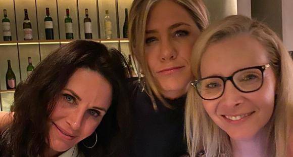 Jennifer Aniston weeps as Courteney Cox shares Friends' 'Last Supper' photo before they shot the final episode - www.pinkvilla.com - USA