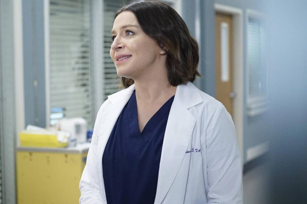 Grey's Anatomy Has a Good Old-Fashioned Love Pentagon Now - www.tvguide.com
