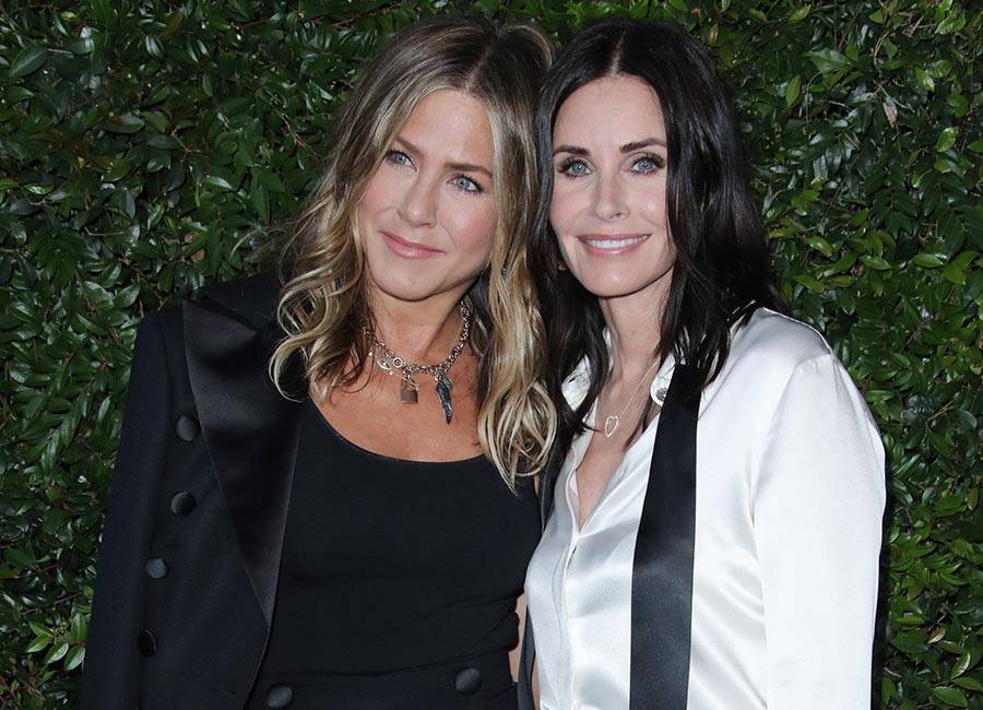 Courteney Cox shares throwback photos from final days on Friends - evoke.ie