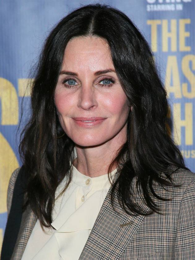 ‘Stop teasing us and make this happen’ fans go wild over Courteney Cox’s unseen snap of Friends stars on it’s anniversary - www.celebsnow.co.uk