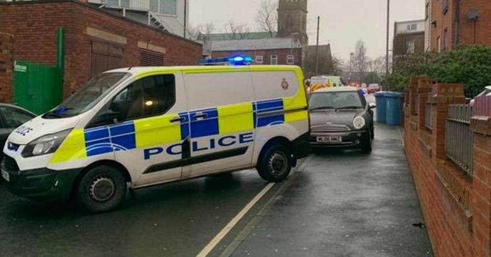 Manhunt launched after a man was stabbed in the chest in a street fight in Oldham - www.manchestereveningnews.co.uk - county Oldham