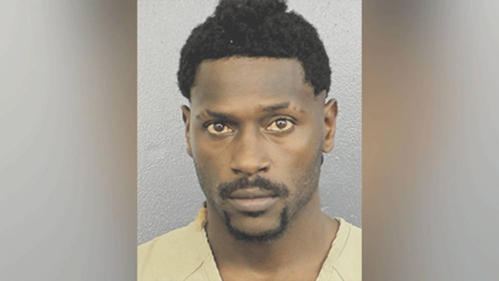 Antonio Brown - Antonio Brown Turns Himself In To Police–Released On $110k Bond - theshaderoom.com - Florida