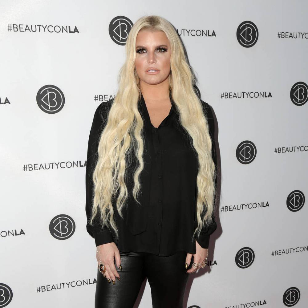 Jessica Simpson quit drinking after realising she couldn’t dress her children - www.peoplemagazine.co.za