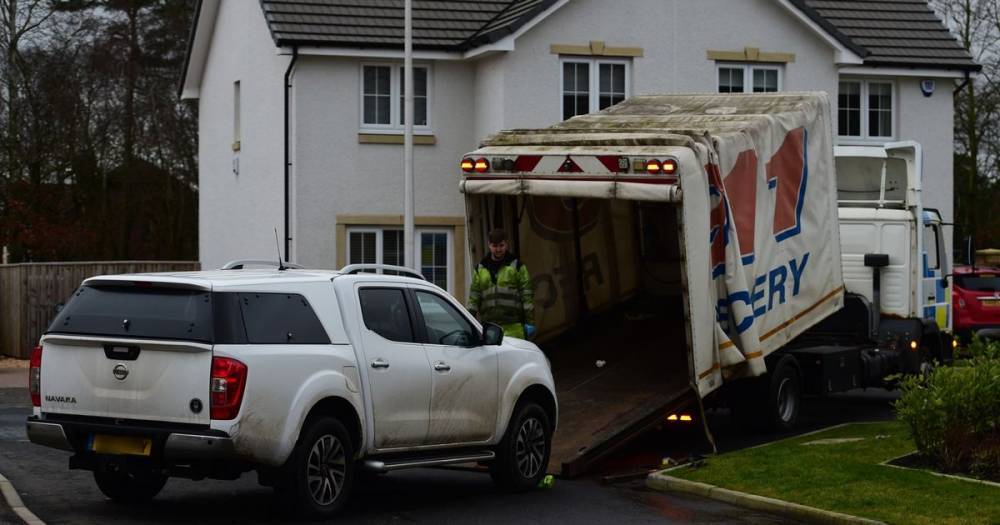 Cops remove white 4x4 from property after targeted shooting in Cumbernauld street - www.dailyrecord.co.uk - county Garden - county Brunswick