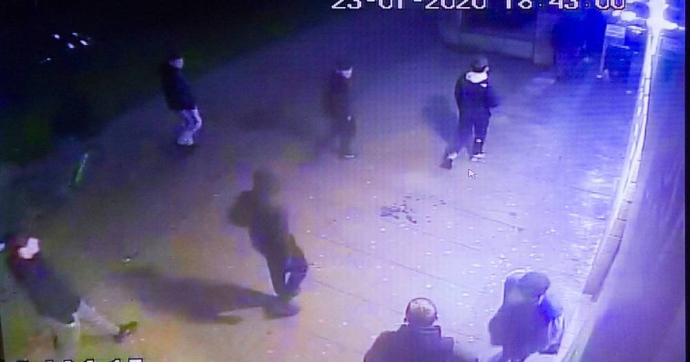 Gang of 20 racist neds armed with crowbars and kitchen knife attack Edinburgh shopkeepers - www.dailyrecord.co.uk
