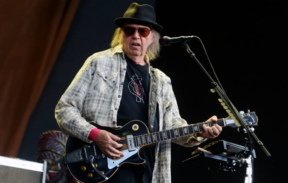 Neil Young gets US citizenship in time to vote against President Donald Trump - www.nme.com - USA