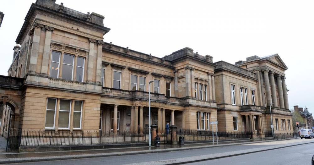 Paisley taxi driver banned after refusing breath test - www.dailyrecord.co.uk
